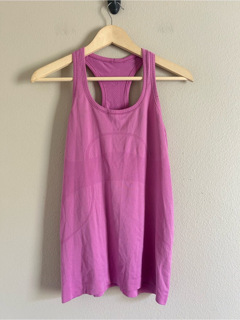 Women's Lululemon swiftly tank  Pink Racerback Tank Top size 8‎ F-9